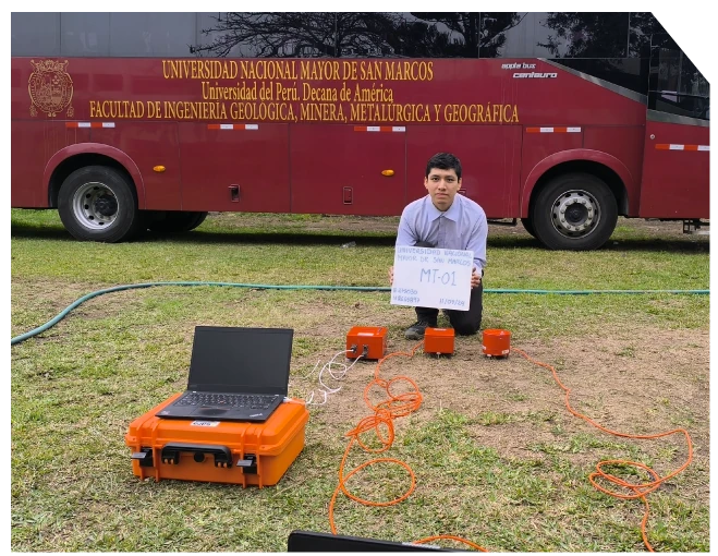 Velocímetro triaxial de 0.2 Hz, 0.5 Hz y 4.5 Hz para estudios de Microtremor.